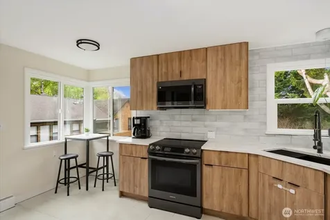 4037 NE 109th Street Seattle WA 98125