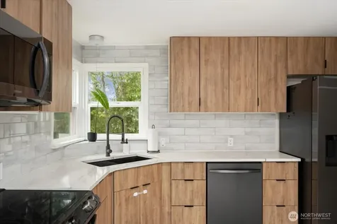 4037 NE 109th Street Seattle WA 98125