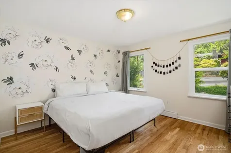 4037 NE 109th Street Seattle WA 98125
