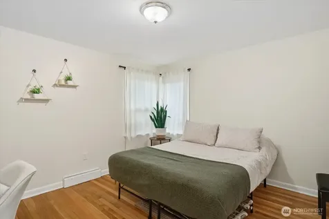4037 NE 109th Street Seattle WA 98125