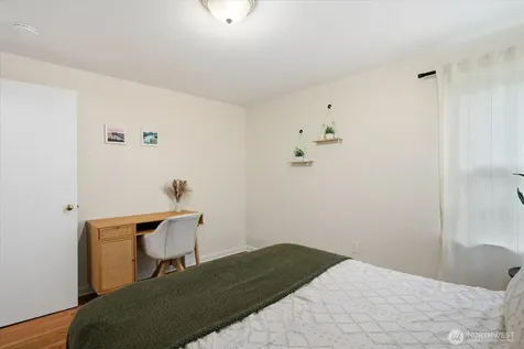 4037 NE 109th Street Seattle WA 98125