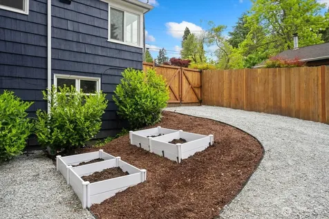 4037 NE 109th Street Seattle WA 98125
