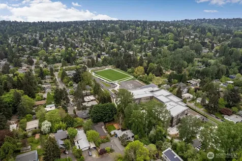 4037 NE 109th Street Seattle WA 98125