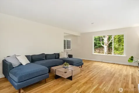 4037 NE 109th Street Seattle WA 98125