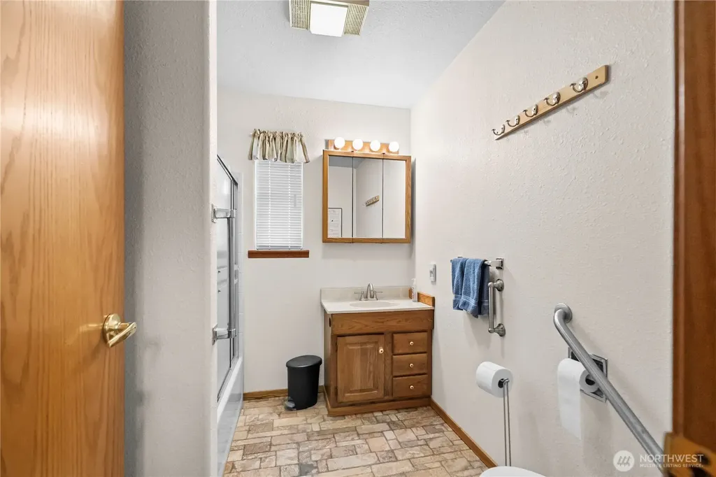 103 W Little Island Road Cathlamet WA 98612