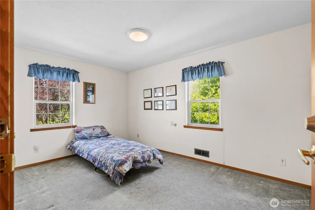 103 W Little Island Road Cathlamet WA 98612