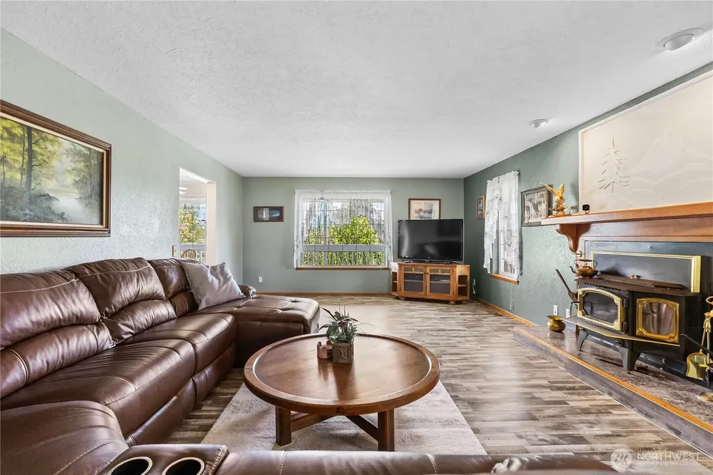 103 W Little Island Road Cathlamet WA 98612