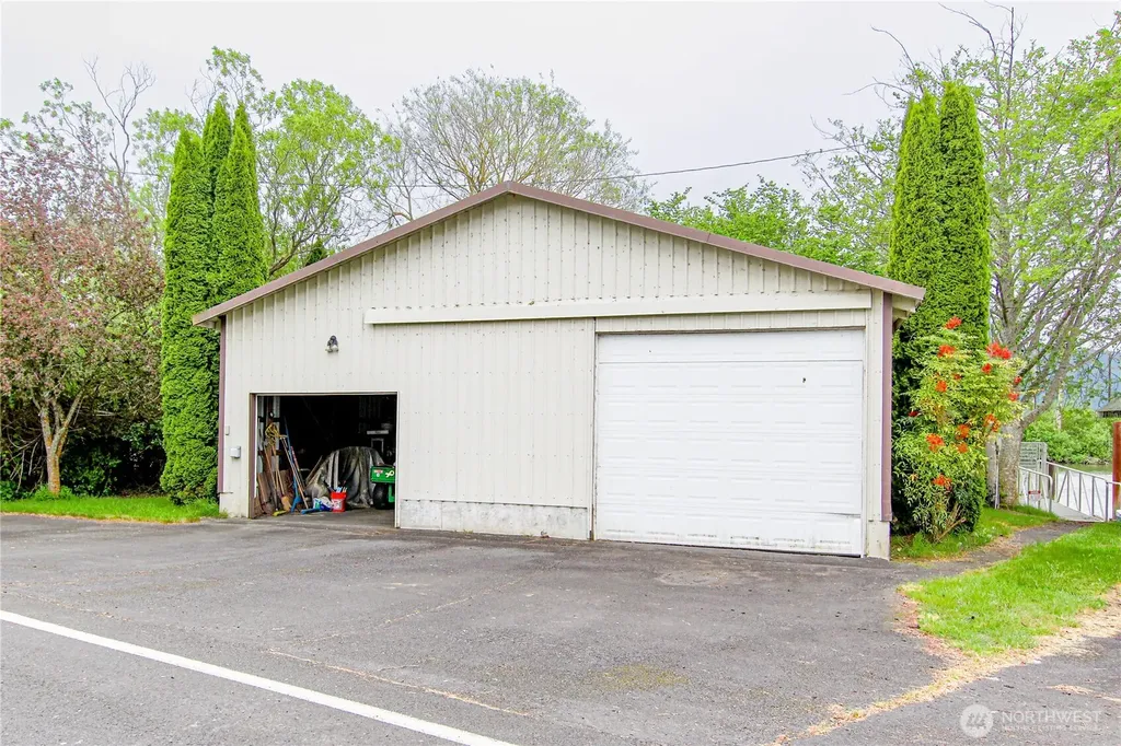 103 W Little Island Road Cathlamet WA 98612