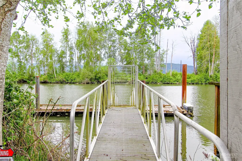 103 W Little Island Road Cathlamet WA 98612