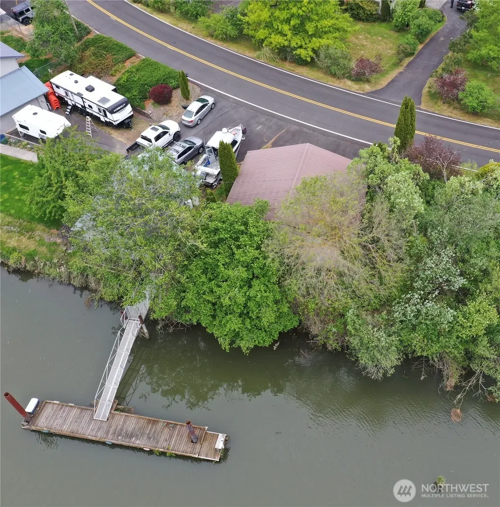 103 W Little Island Road Cathlamet WA 98612