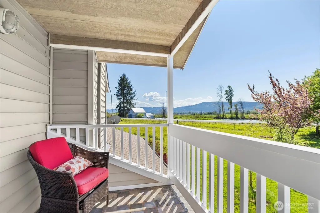 103 W Little Island Road Cathlamet WA 98612