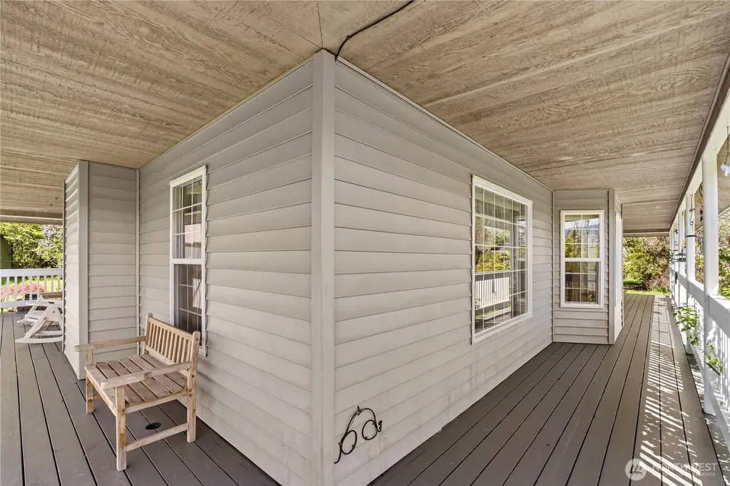 103 W Little Island Road Cathlamet WA 98612