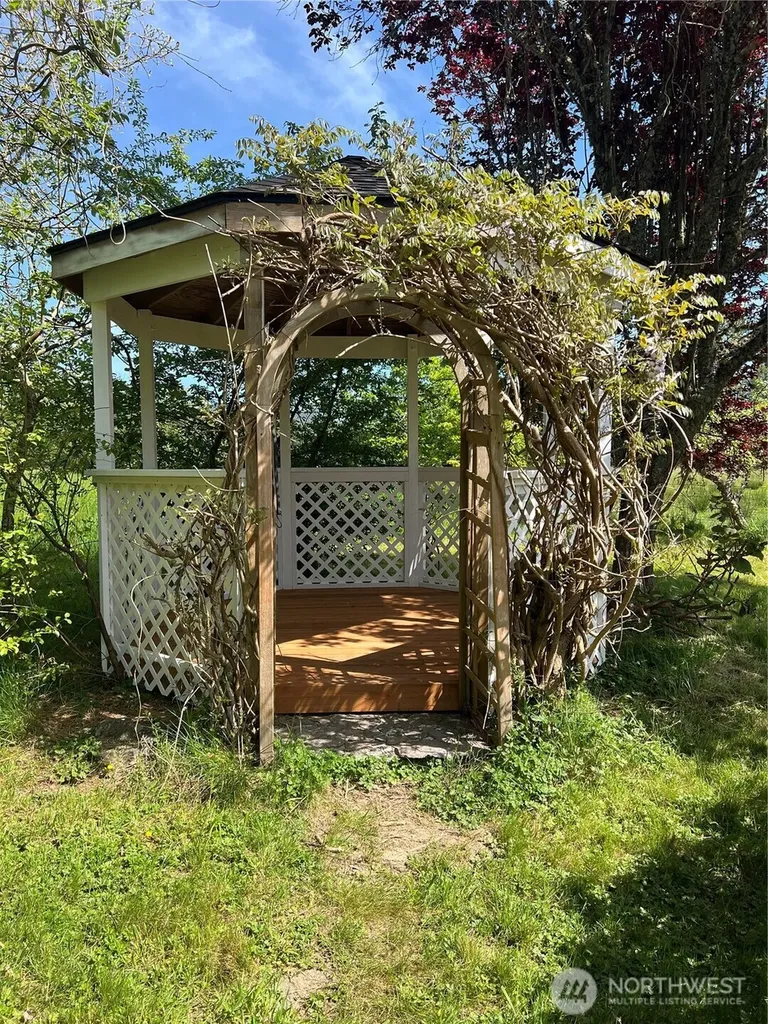 103 W Little Island Road Cathlamet WA 98612