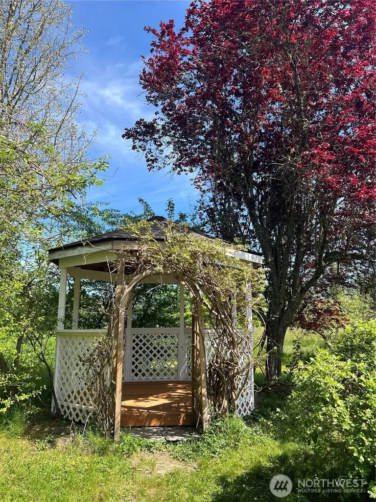 103 W Little Island Road Cathlamet WA 98612