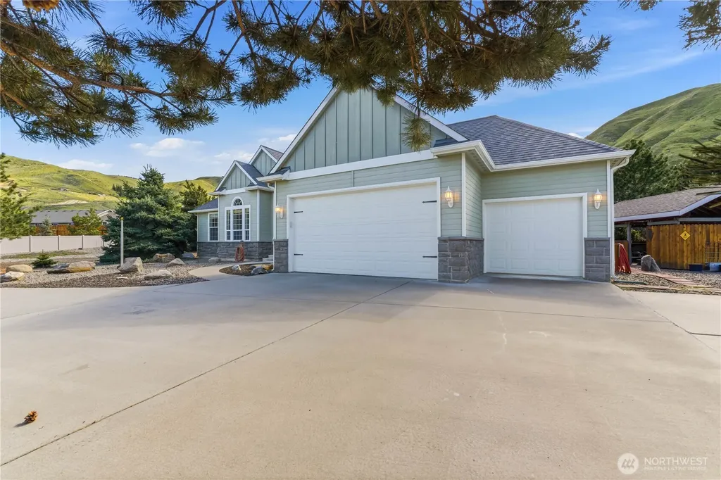 308 Kray Ike Court Wenatchee WA 98801