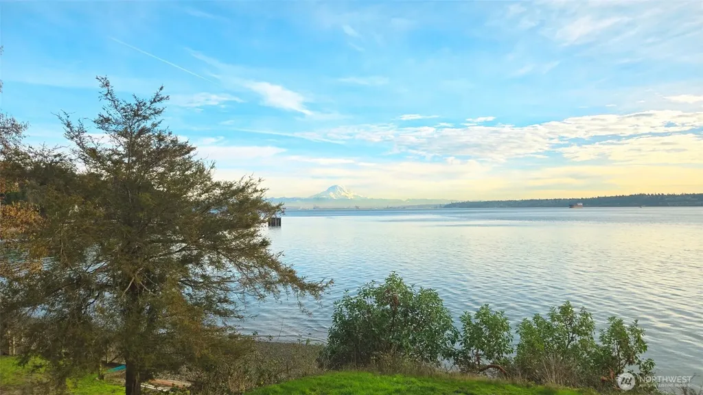 13725 SW Pohl Road Vashon WA 98070