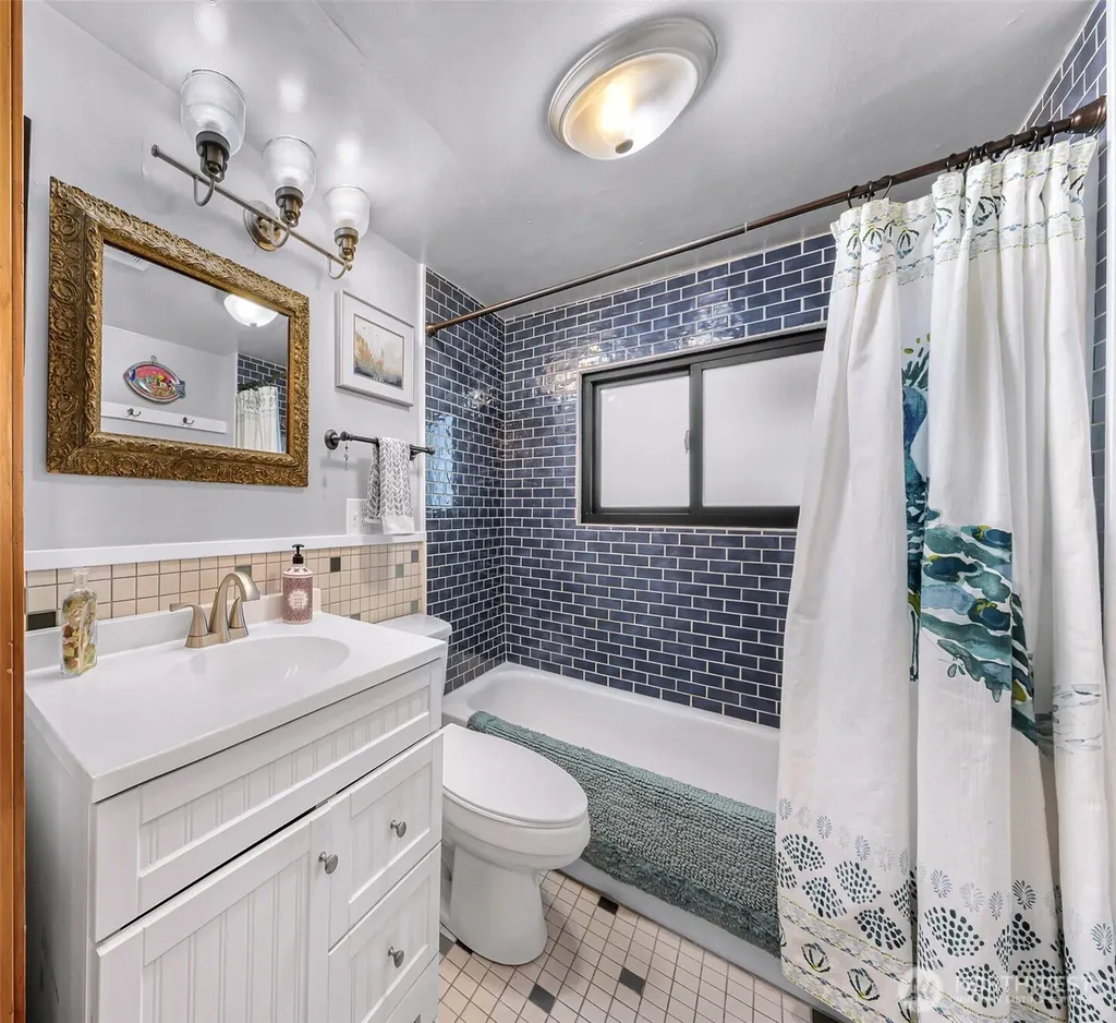 5013 Cedar Street Blaine WA 98230