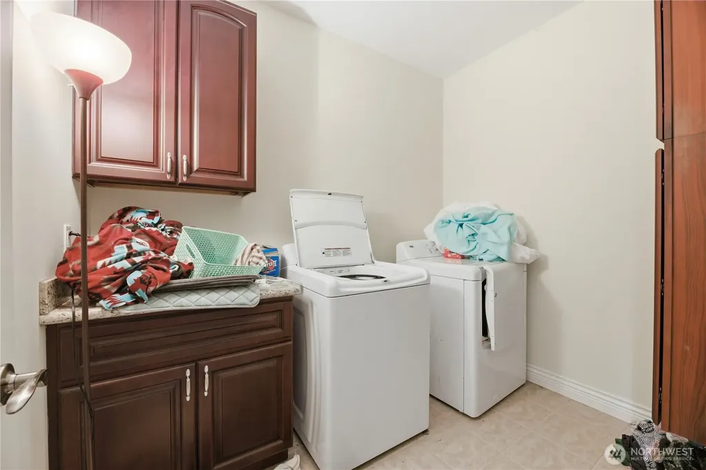18705 Larch Way Lynnwood WA 98037