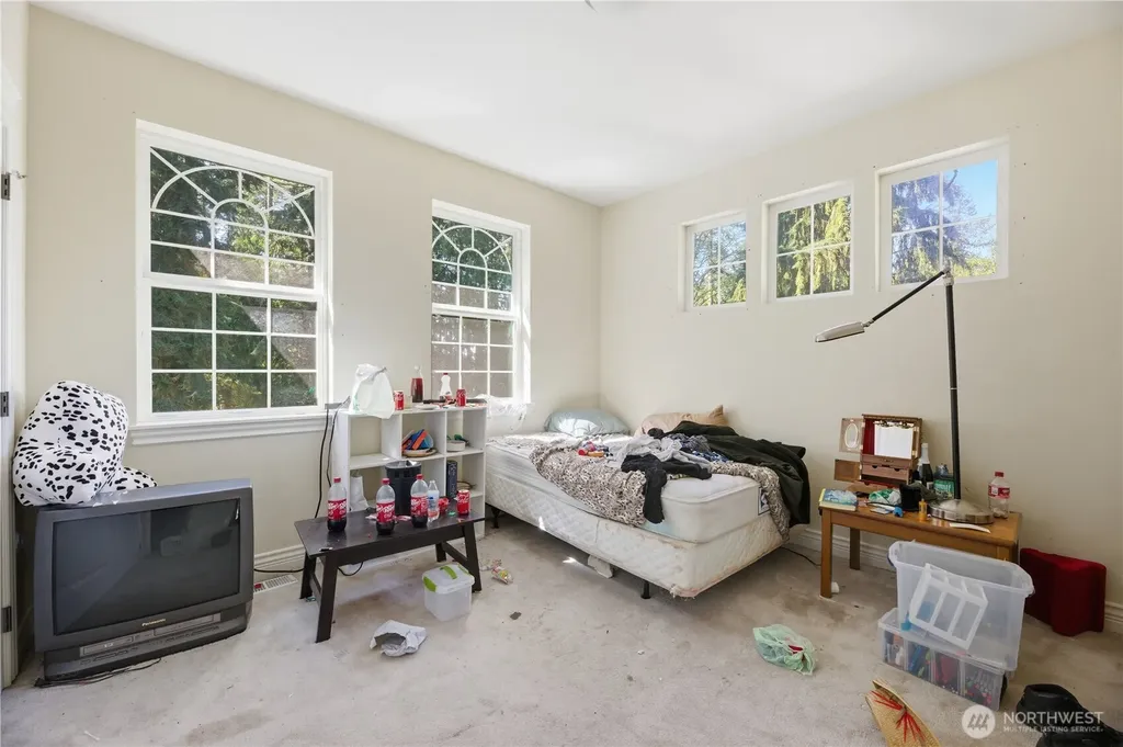 18705 Larch Way Lynnwood WA 98037