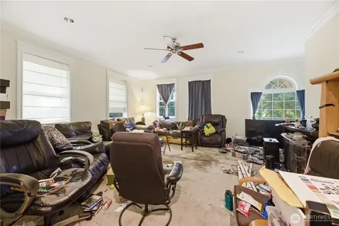 18705 Larch Way Lynnwood WA 98037