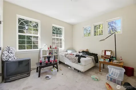 18705 Larch Way Lynnwood WA 98037