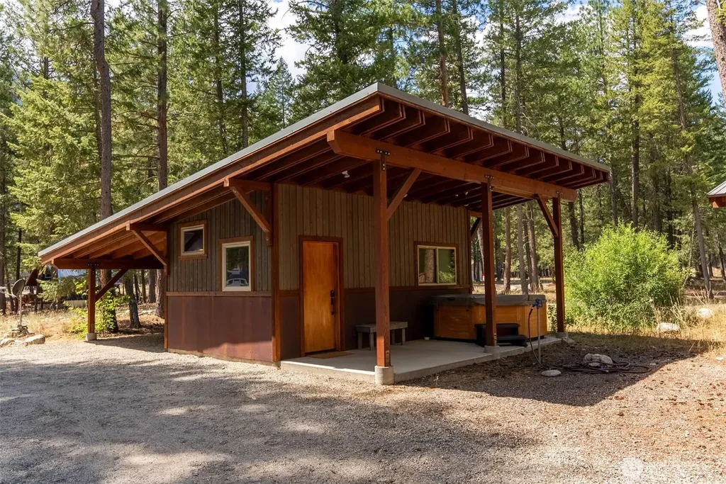 16 Littell Road Mazama WA 98833
