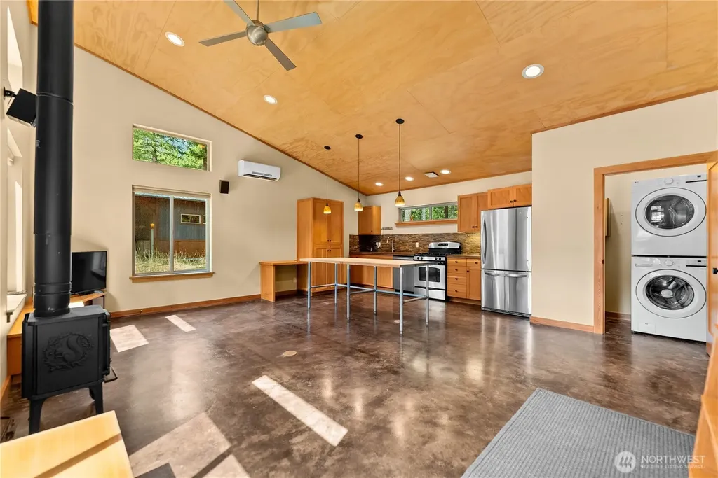 16 Littell Road Mazama WA 98833