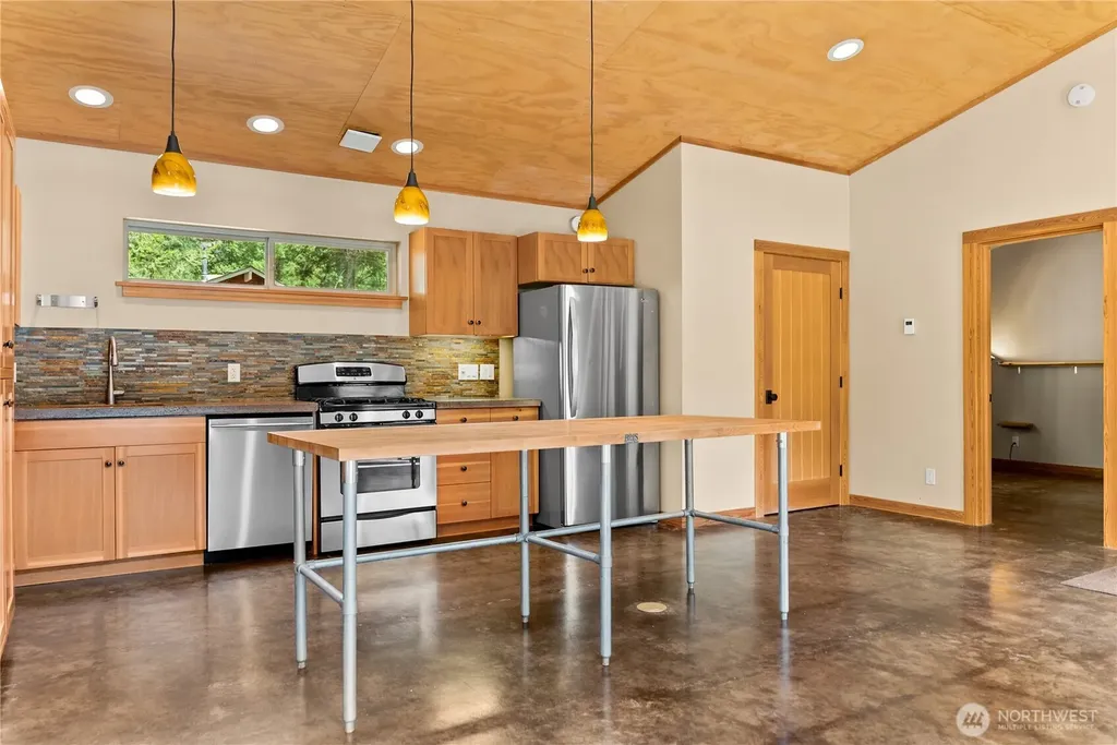 16 Littell Road Mazama WA 98833