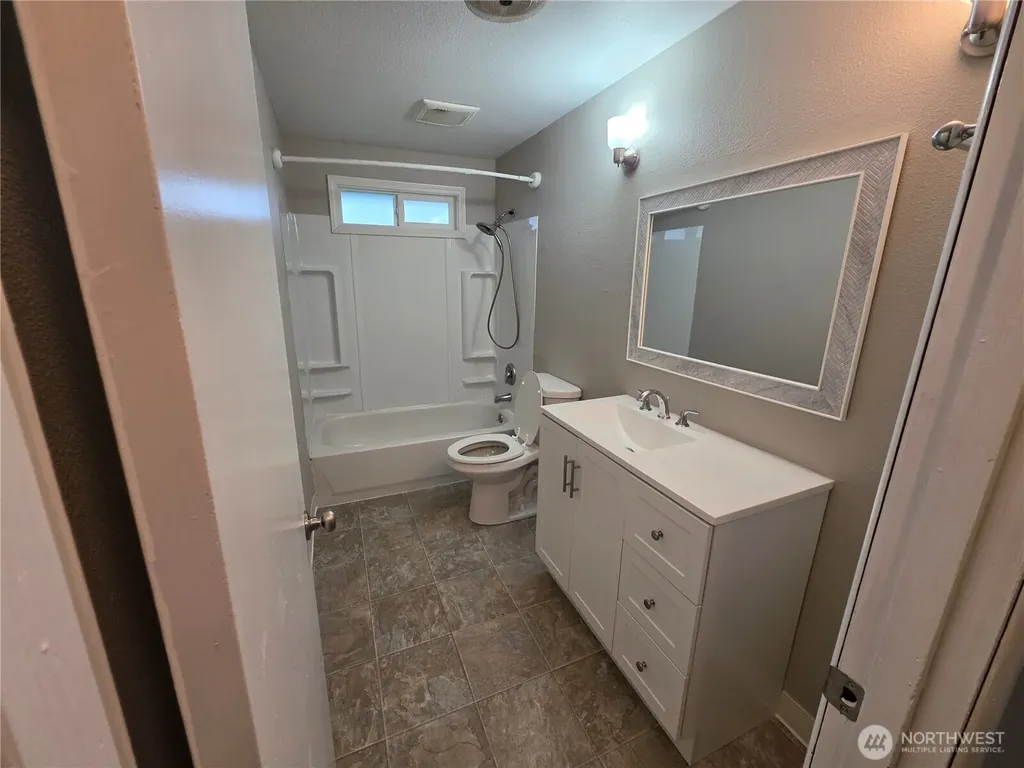 3293 Olive Way Longview WA 98632