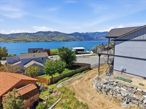 211 Riviera Drive Chelan WA 98816