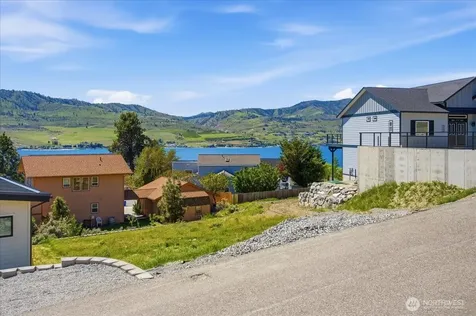 211 Riviera Drive Chelan WA 98816