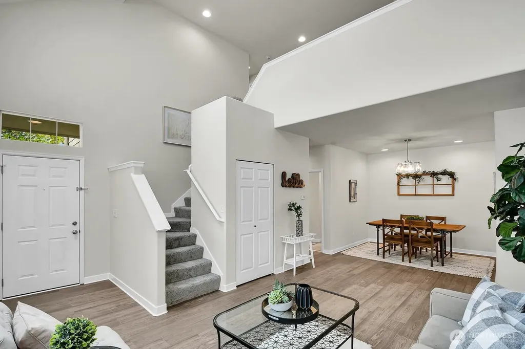 25052 SE 43rd Way Sammamish WA 98029
