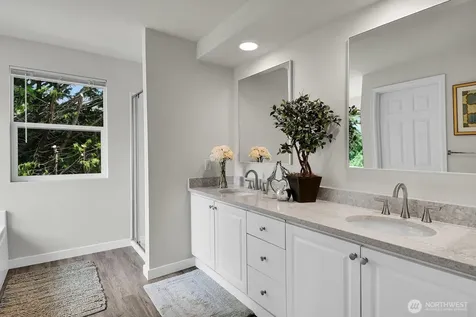 25052 SE 43rd Way Sammamish WA 98029