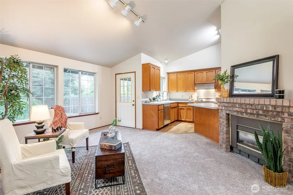 345 White River Drive Pacific WA 98047