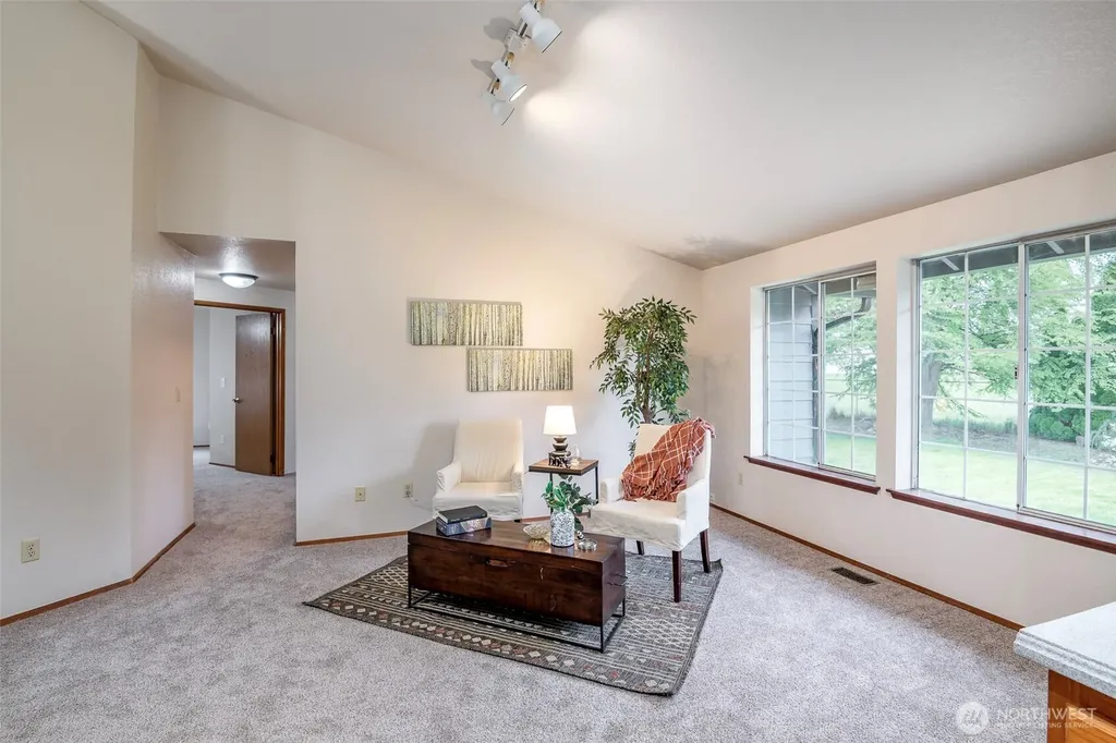 345 White River Drive Pacific WA 98047