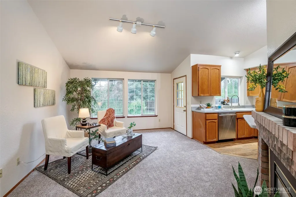 345 White River Drive Pacific WA 98047