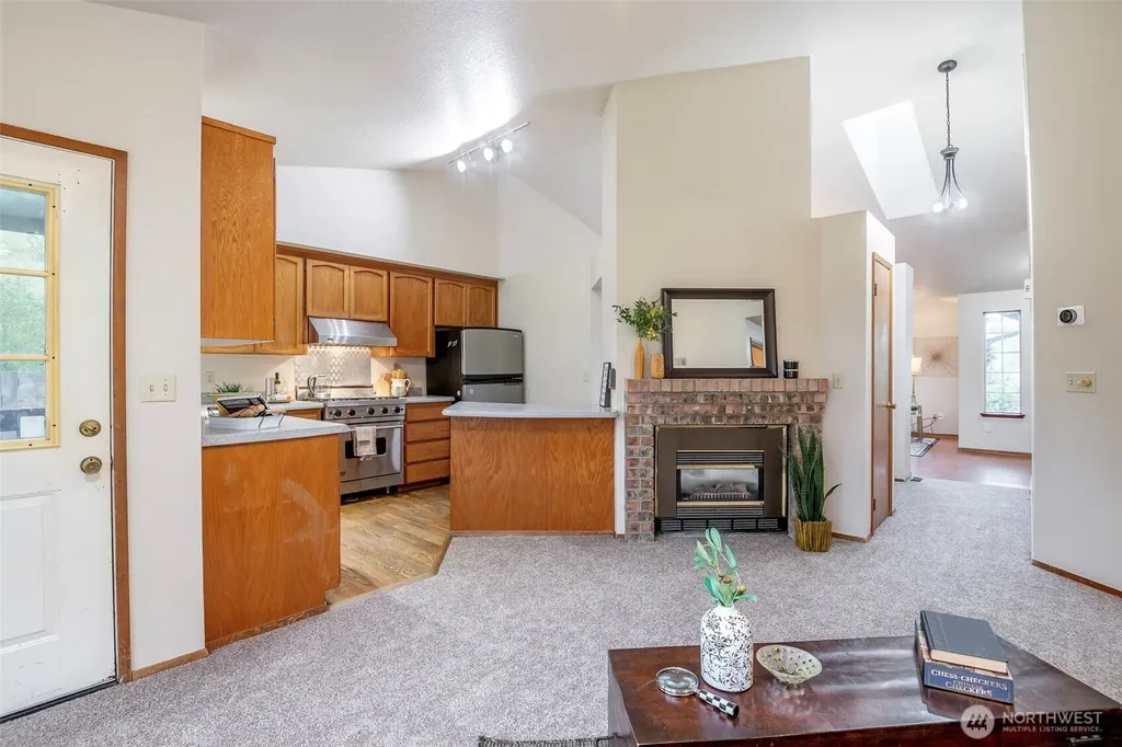 345 White River Drive Pacific WA 98047
