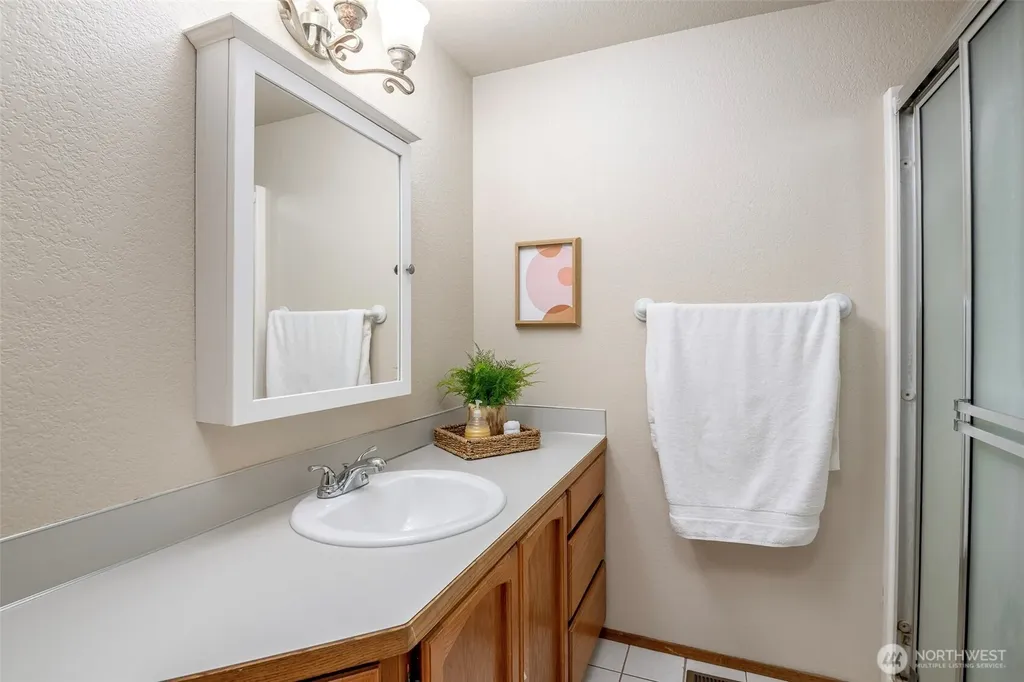 345 White River Drive Pacific WA 98047