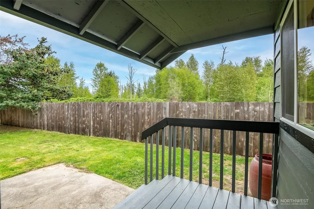 345 White River Drive Pacific WA 98047