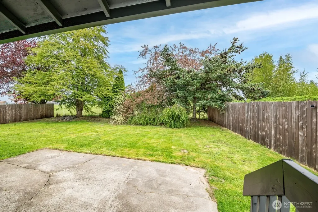 345 White River Drive Pacific WA 98047