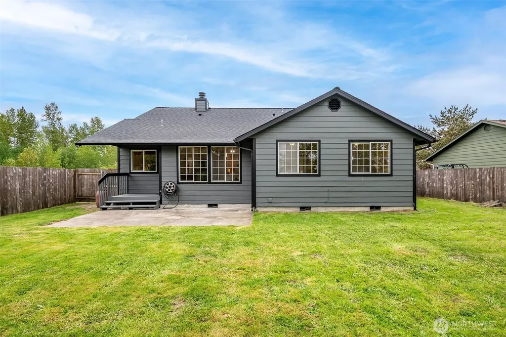 345 White River Drive Pacific WA 98047