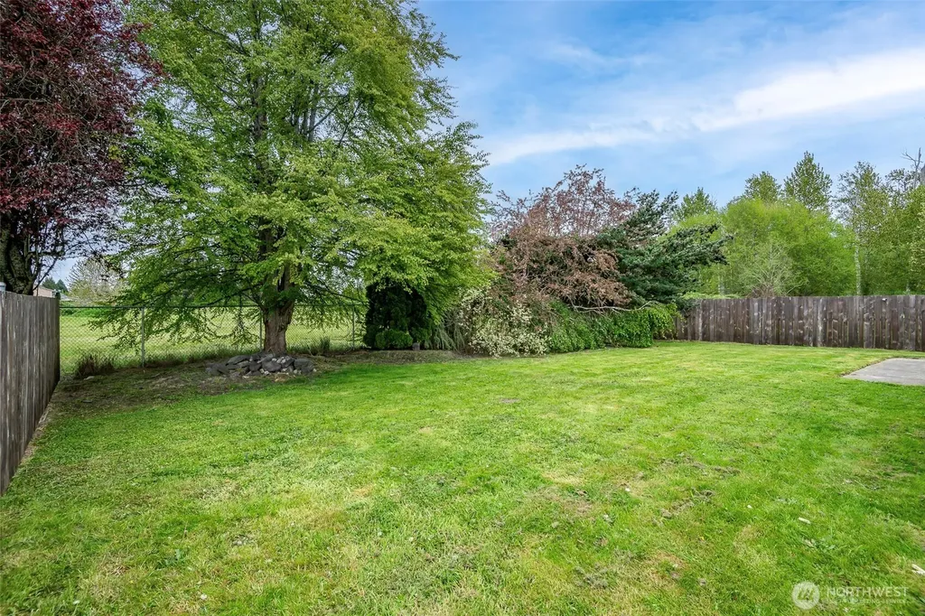 345 White River Drive Pacific WA 98047