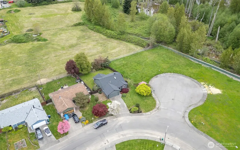 345 White River Drive Pacific WA 98047