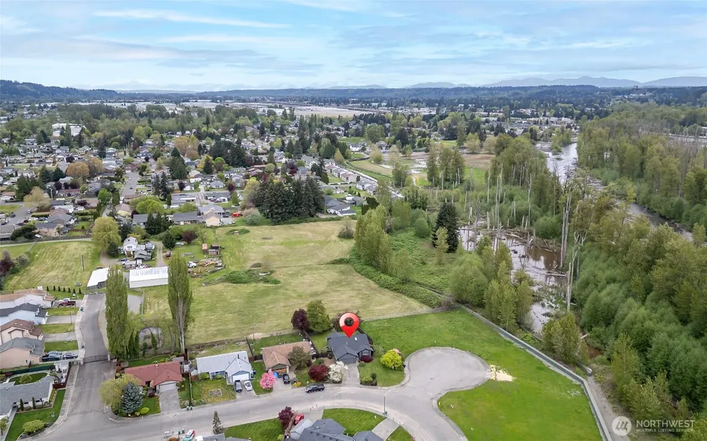 345 White River Drive Pacific WA 98047