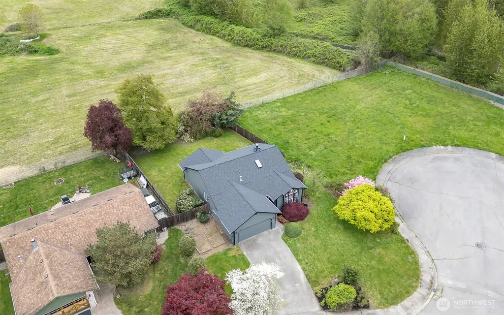 345 White River Drive Pacific WA 98047