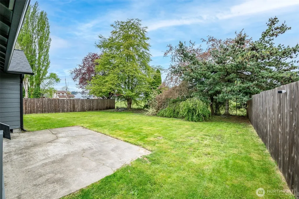 345 White River Drive Pacific WA 98047