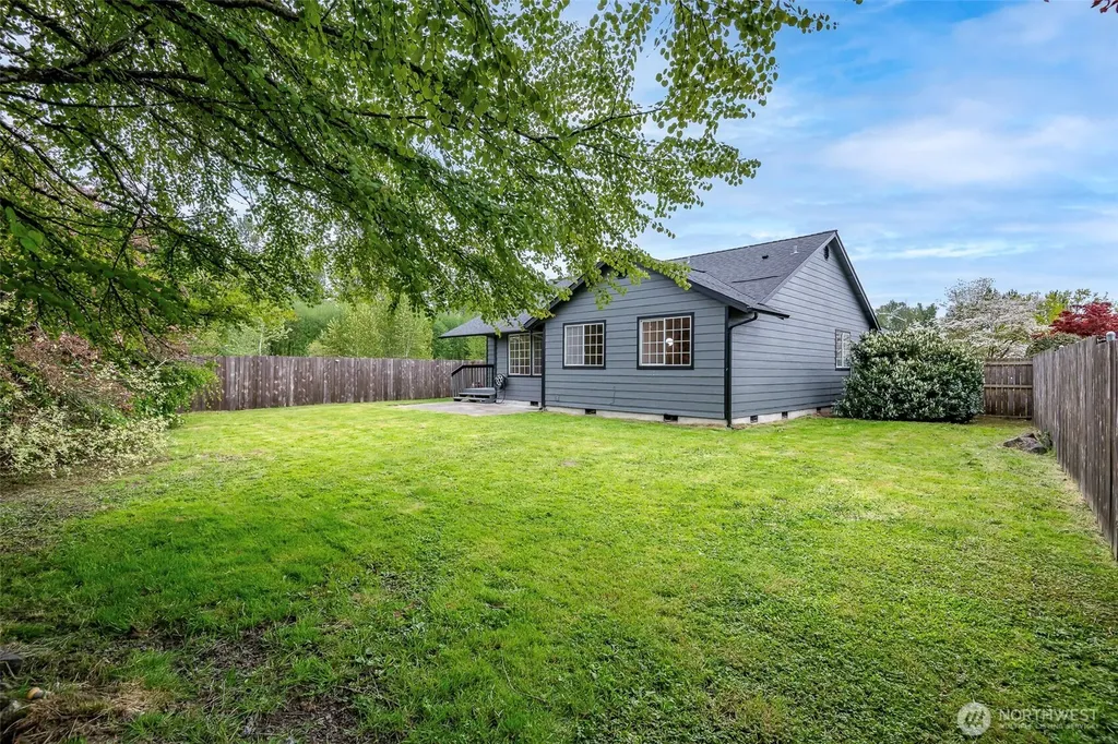 345 White River Drive Pacific WA 98047