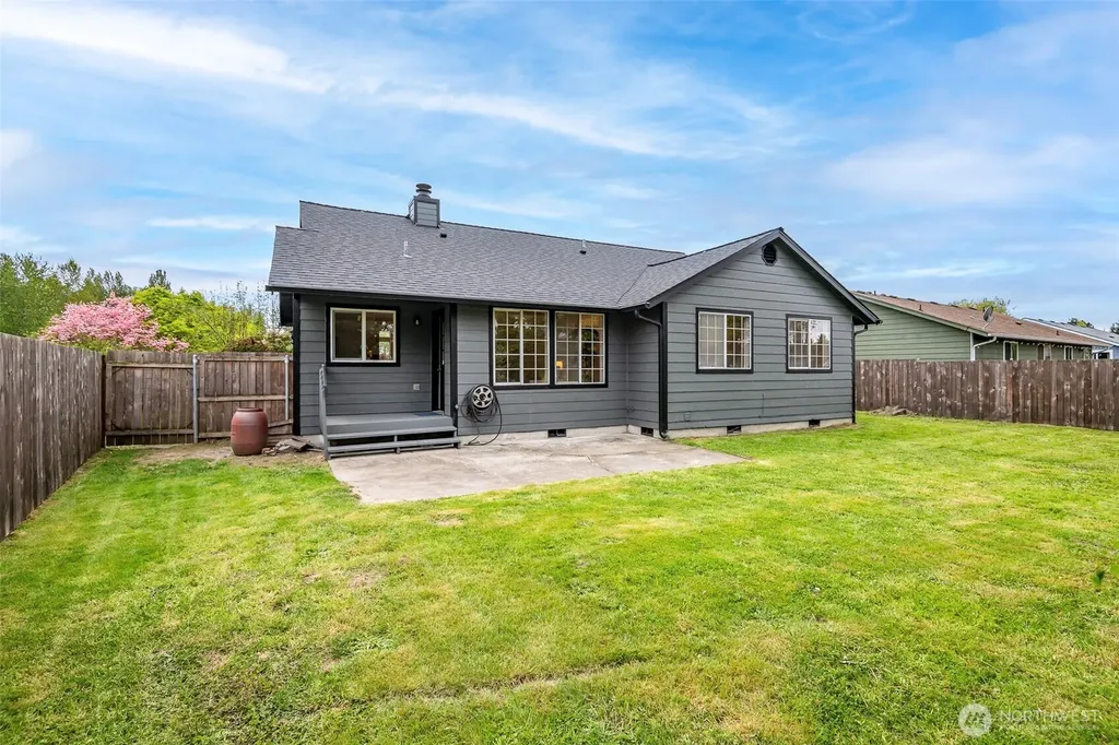 345 White River Drive Pacific WA 98047