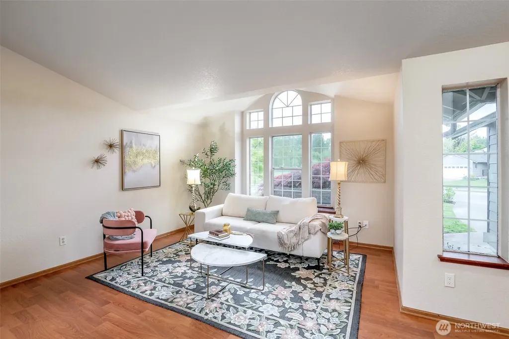 345 White River Drive Pacific WA 98047