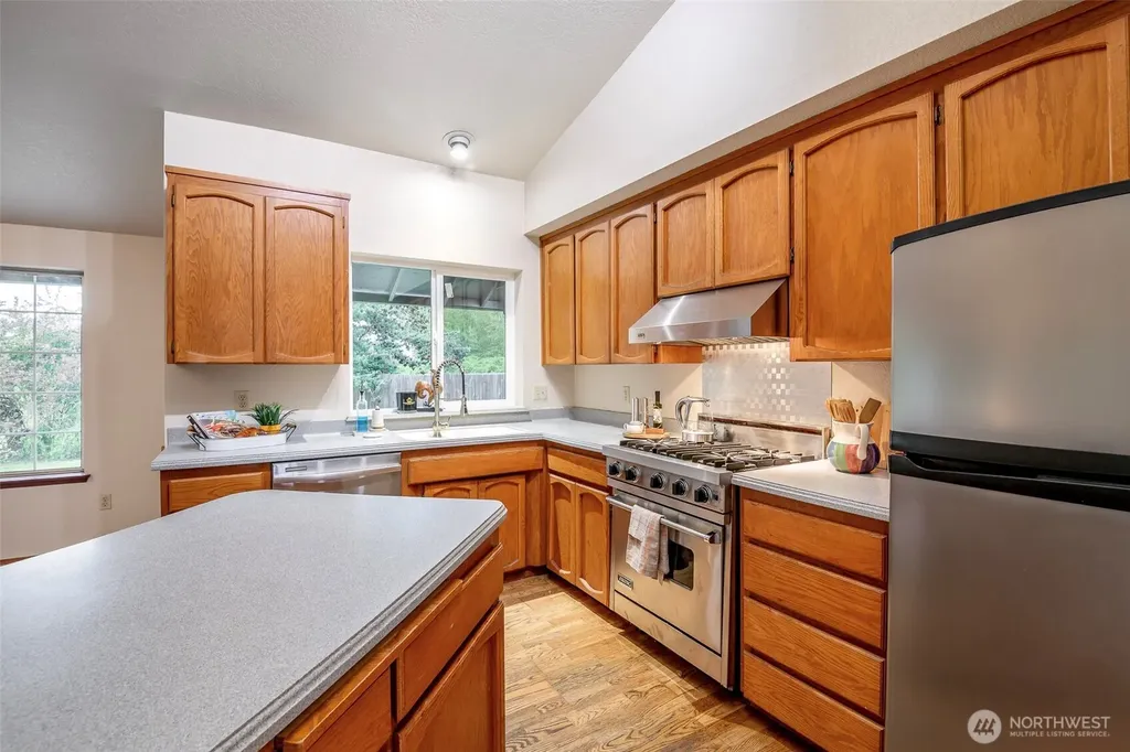 345 White River Drive Pacific WA 98047